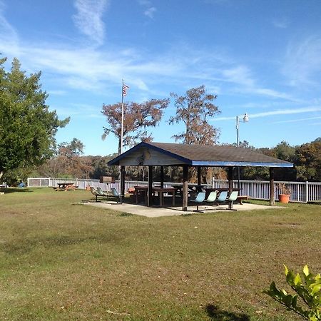 Отель Suwannee Gables Old Town Экстерьер фото