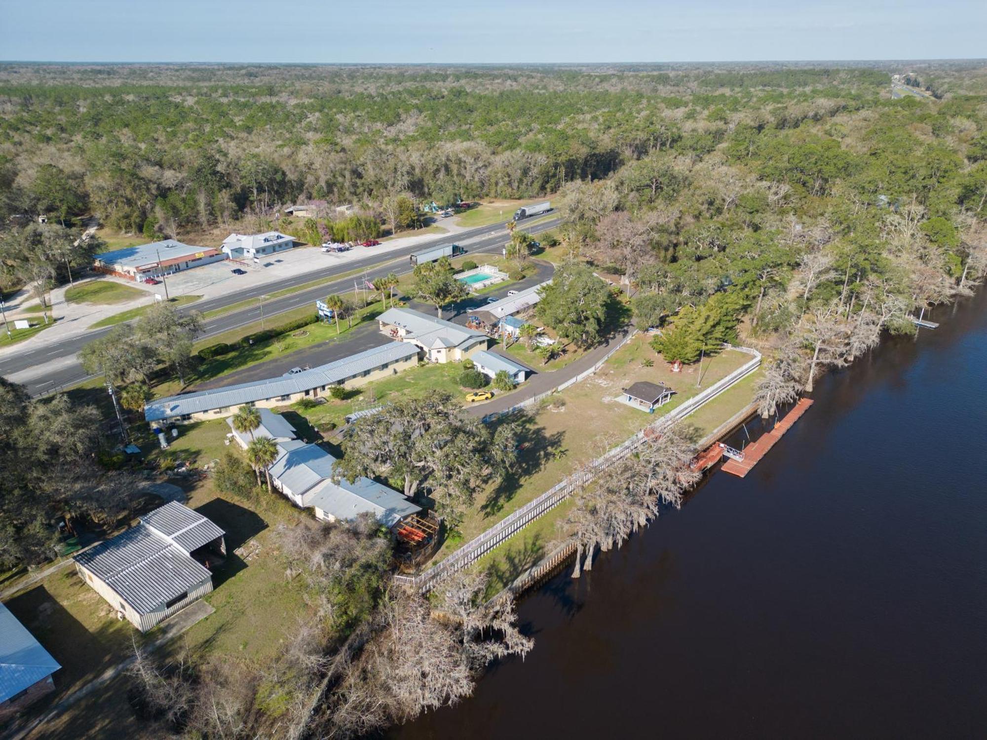 Отель Suwannee Gables Old Town Экстерьер фото