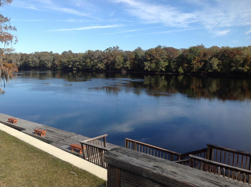 Отель Suwannee Gables Old Town Экстерьер фото