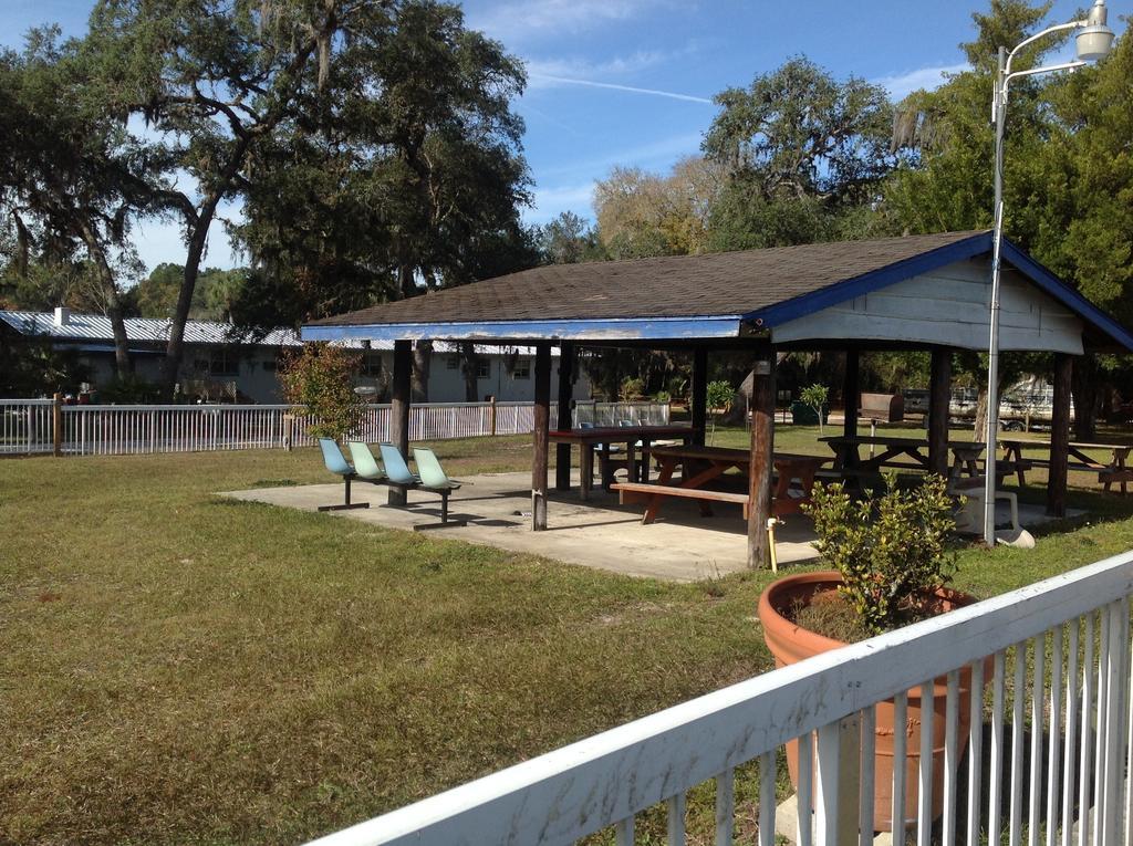 Отель Suwannee Gables Old Town Экстерьер фото