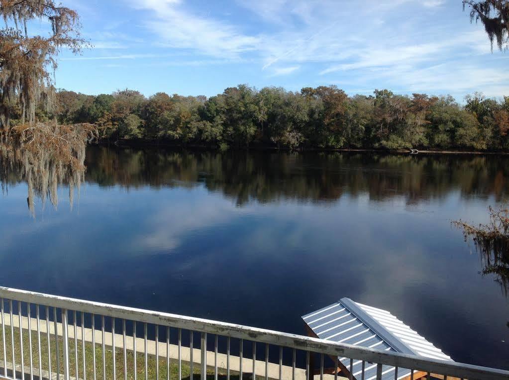 Отель Suwannee Gables Old Town Экстерьер фото